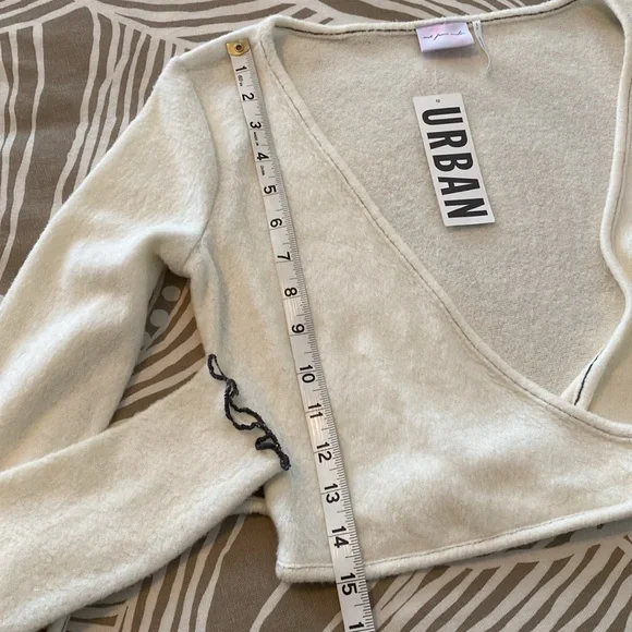 URBAN OUTFITTERS crop wrap top - Picture 8 of 8